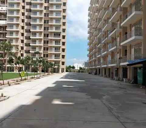 1 BHK Apartment for Sale in Breez Global Heights