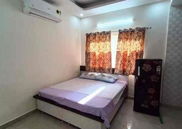 1 RK in Malibu Shopping Arcade Sector 47 Gurgaon